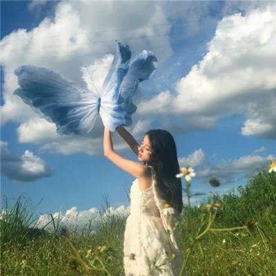 当红小花被曝深夜共进晚餐，长达一周豪宅门口画面流出
